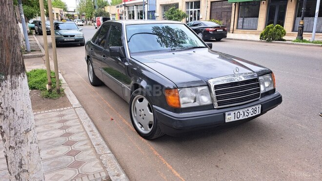 Mercedes E 200 d 1992, 120,000 km - 2.0 л - Qazax