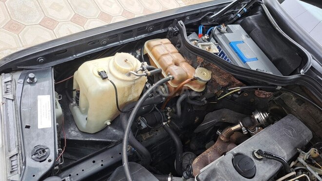 Mercedes E 200 d 1992, 120,000 km - 2.0 л - Qazax