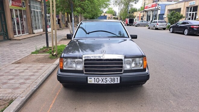 Mercedes E 200 d 1992, 120,000 km - 2.0 л - Qazax