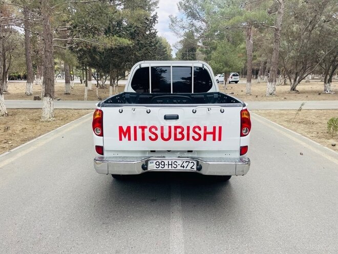 Mitsubishi L200-8
