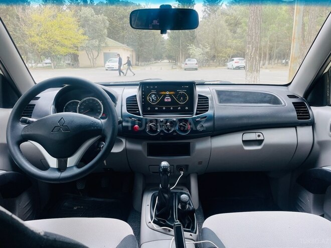 Mitsubishi L200-9