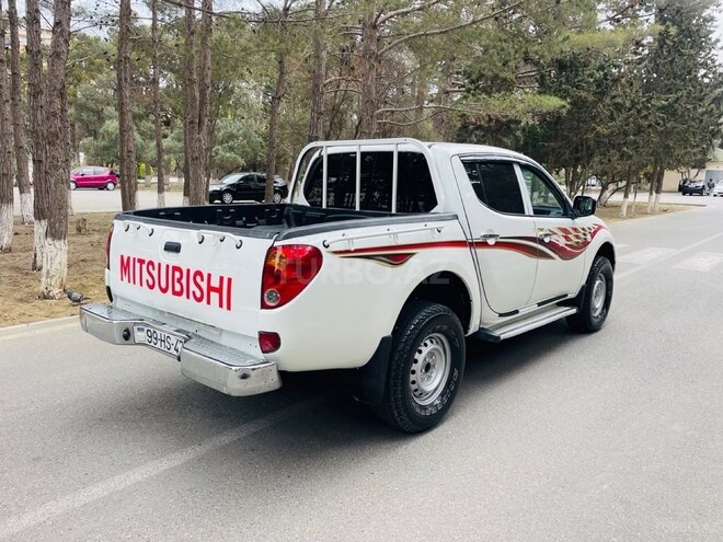 Mitsubishi L200-4
