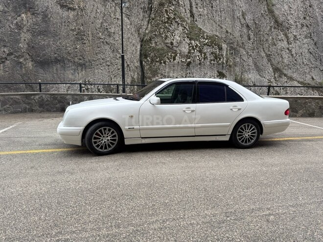 Mercedes E 200 1995, 336,000 km - 2.0 l - Quba