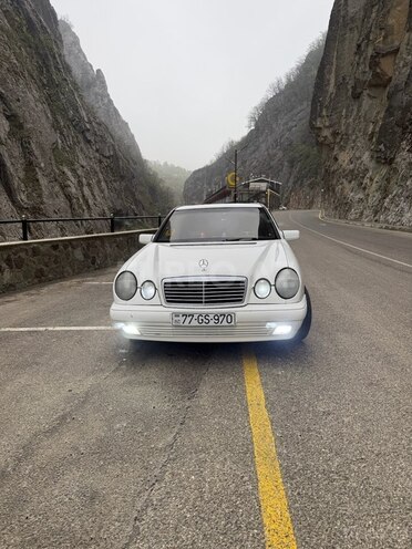 Mercedes E 200 1995, 336,000 km - 2.0 l - Quba
