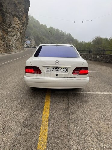 Mercedes E 200 1995, 336,000 km - 2.0 l - Quba