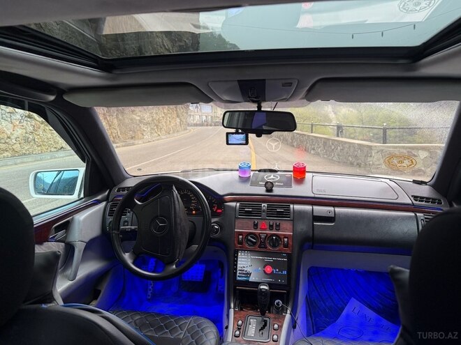 Mercedes E 200 1995, 336,000 km - 2.0 l - Quba
