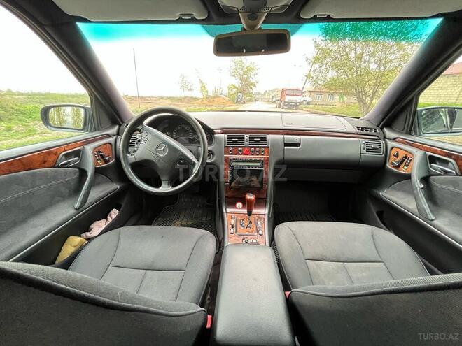 Mercedes E 270 1999, 358,057 km - 2.7 l - Quba