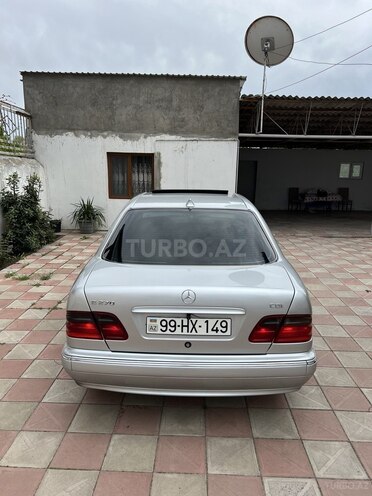 Mercedes E 270 1999, 476,415 km - 2.7 л - Qazax