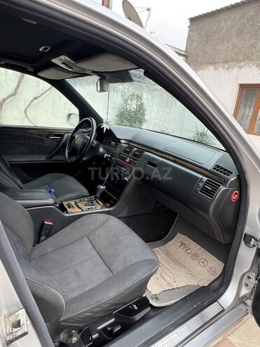 Mercedes E 270 1999, 476,415 km - 2.7 л - Qazax