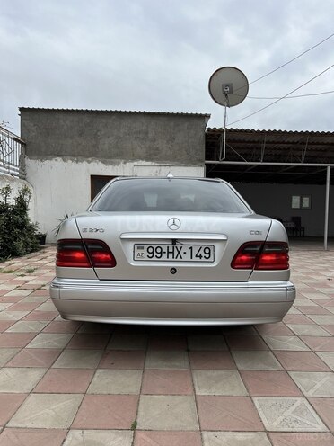 Mercedes E 270 1999, 476,415 km - 2.7 л - Qazax