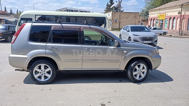 Nissan X-Trail 2005, 282,200 km - 2.0 l - Salyan
