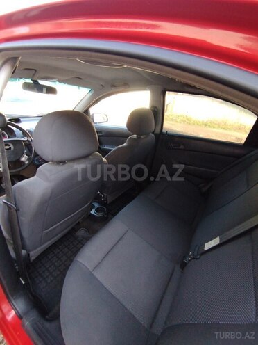 Chevrolet Aveo-10