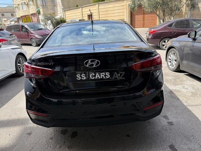 Hyundai Accent-8
