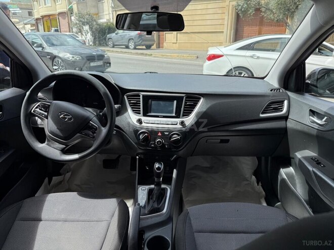 Hyundai Accent-9