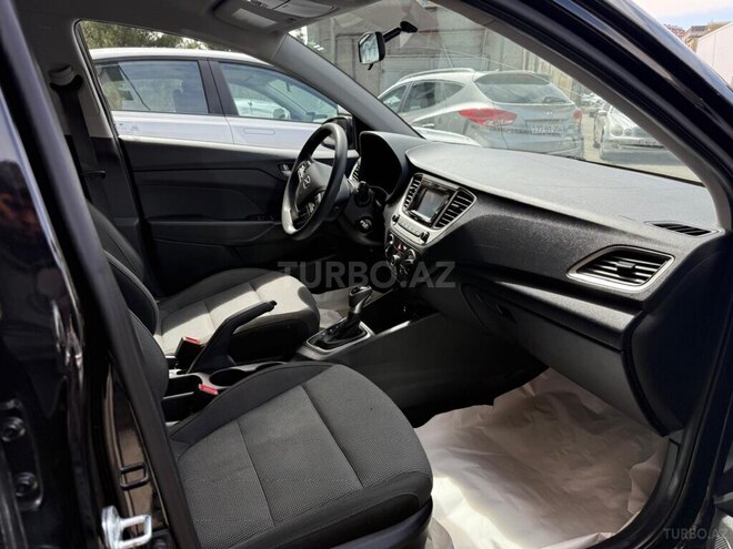 Hyundai Accent-13