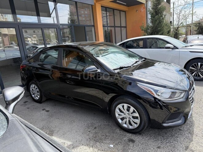 Hyundai Accent-12