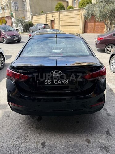 Hyundai Accent-11