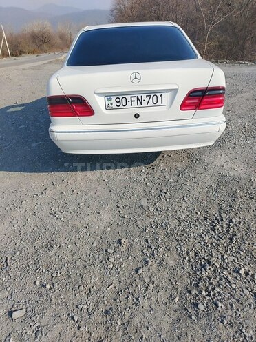 Mercedes E 240 2000, 268,000 km - 2.6 l - Qəbələ