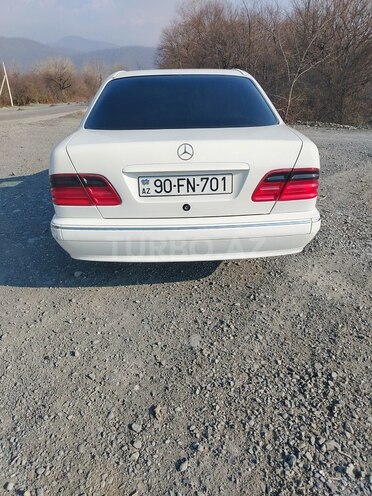 Mercedes E 240 2000, 268,000 km - 2.6 l - Qəbələ