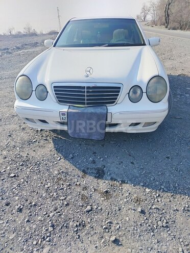 Mercedes E 240 2000, 268,000 km - 2.6 l - Qəbələ