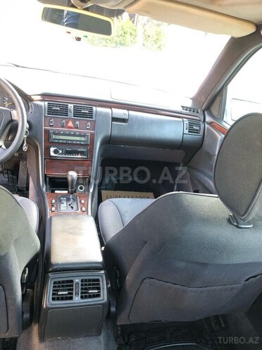 Mercedes E 280 1996, 310,000 km - 2.8 l - Bakı