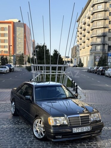 Mercedes E 320 1990, 60,000 km - 3.2 л - Bakı
