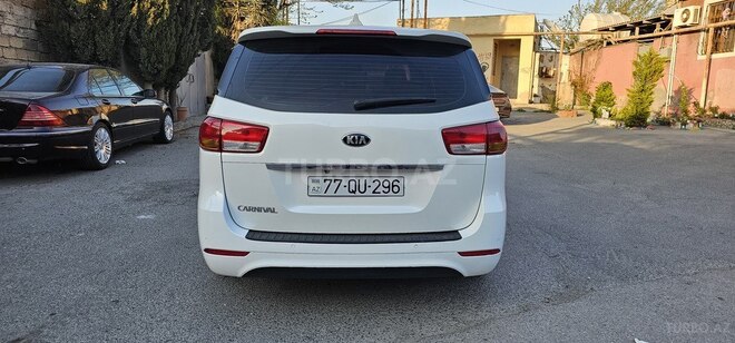 Kia Carnival 2015, 221,000 km - 2.2 l - Bakı