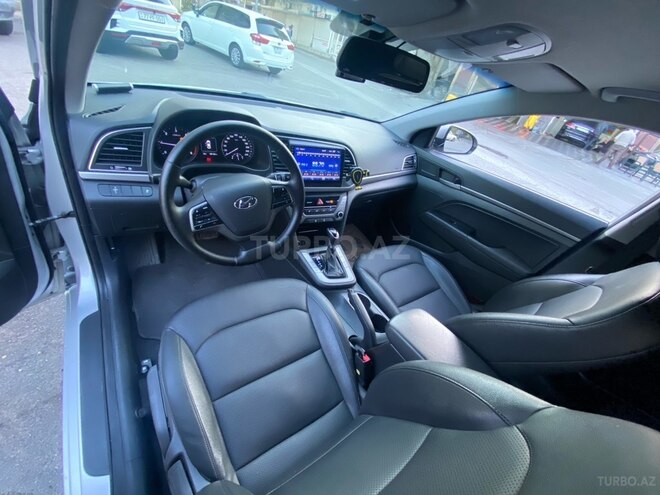 Hyundai Avante 2016, 180,000 km - 1.6 л - Bakı