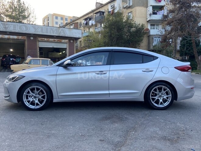 Hyundai Avante 2016, 180,000 km - 1.6 л - Bakı