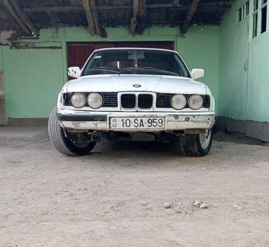 BMW 525 1989, 503,800 km - 2.5 l - Quba
