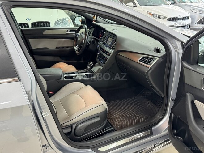 Hyundai Sonata-12