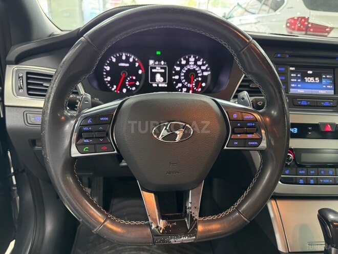 Hyundai Sonata-16