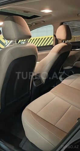 Hyundai Elantra-11