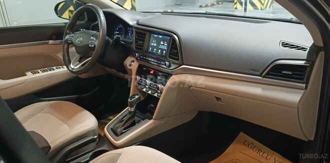 Hyundai Elantra-9