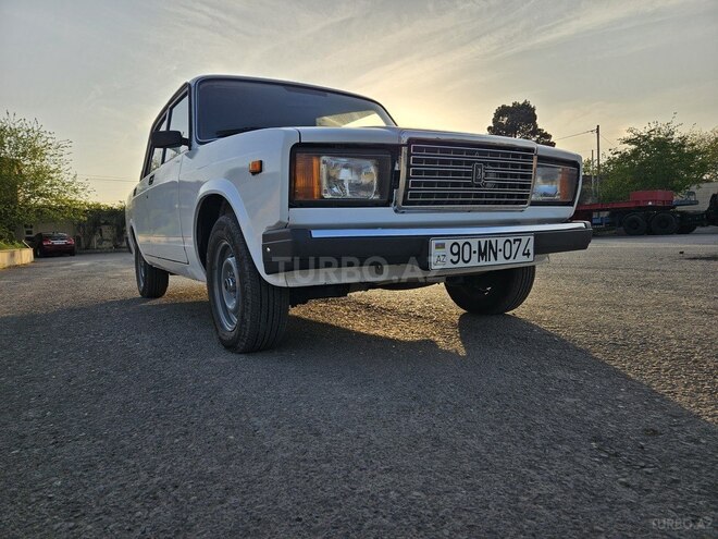 LADA (VAZ) 2107 2003, 75,000 km - 1.6 l - Salyan