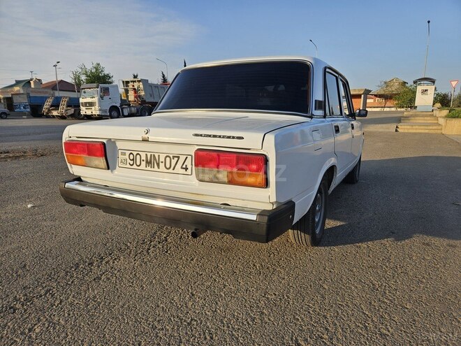 LADA (VAZ) 2107 2003, 75,000 km - 1.6 l - Salyan