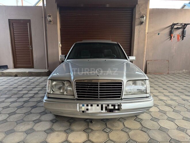 Mercedes E 220 1995, 260,000 km - 2.2 l - Sumqayıt