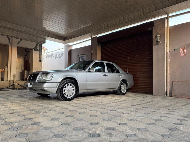 Mercedes E 220 1995, 260,000 km - 2.2 l - Sumqayıt