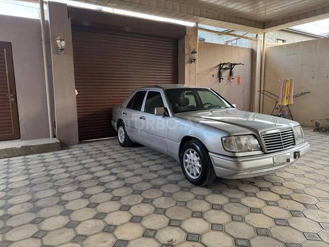 Mercedes E 220 1995, 260,000 km - 2.2 l - Sumqayıt