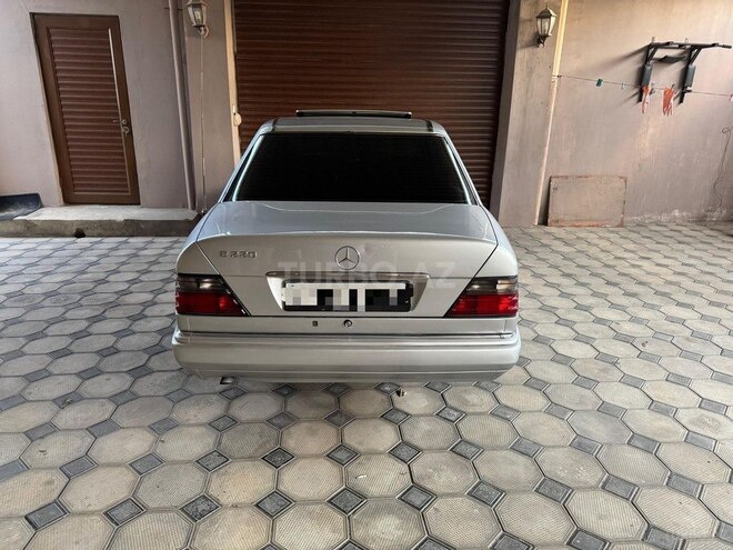 Mercedes E 220 1995, 260,000 km - 2.2 l - Sumqayıt