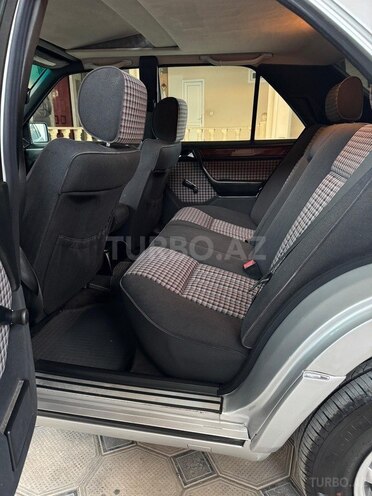 Mercedes E 220 1995, 260,000 km - 2.2 l - Sumqayıt