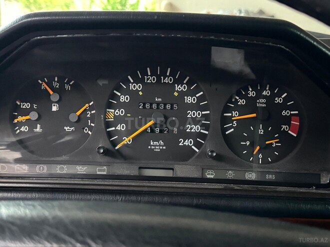 Mercedes E 220 1995, 260,000 km - 2.2 l - Sumqayıt