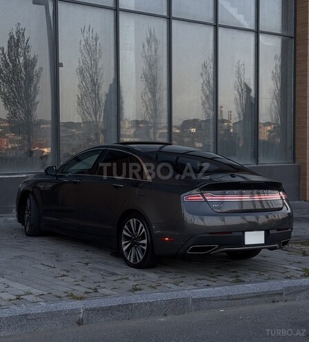 Lincoln MKZ-4