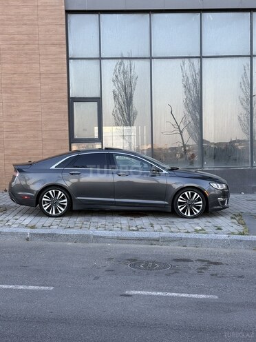 Lincoln MKZ-9