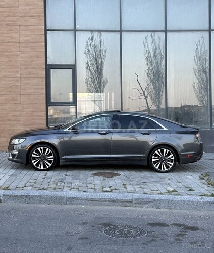 Lincoln MKZ-7
