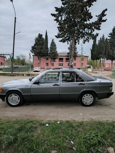 Mercedes 190 1990, 350,000 km - 2.0 l - Qazax