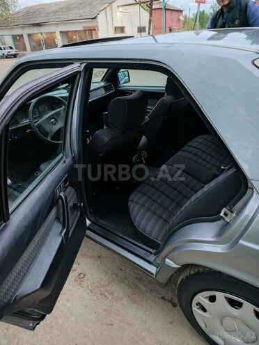 Mercedes 190 1990, 350,000 km - 2.0 l - Qazax