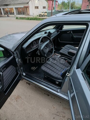 Mercedes 190 1990, 350,000 km - 2.0 l - Qazax