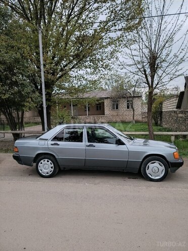 Mercedes 190 1990, 350,000 km - 2.0 l - Qazax