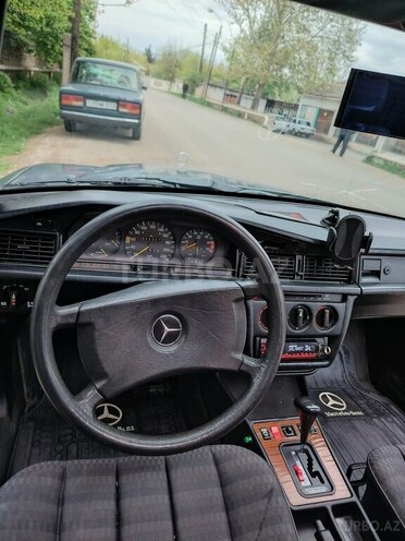 Mercedes 190 1990, 350,000 km - 2.0 l - Qazax